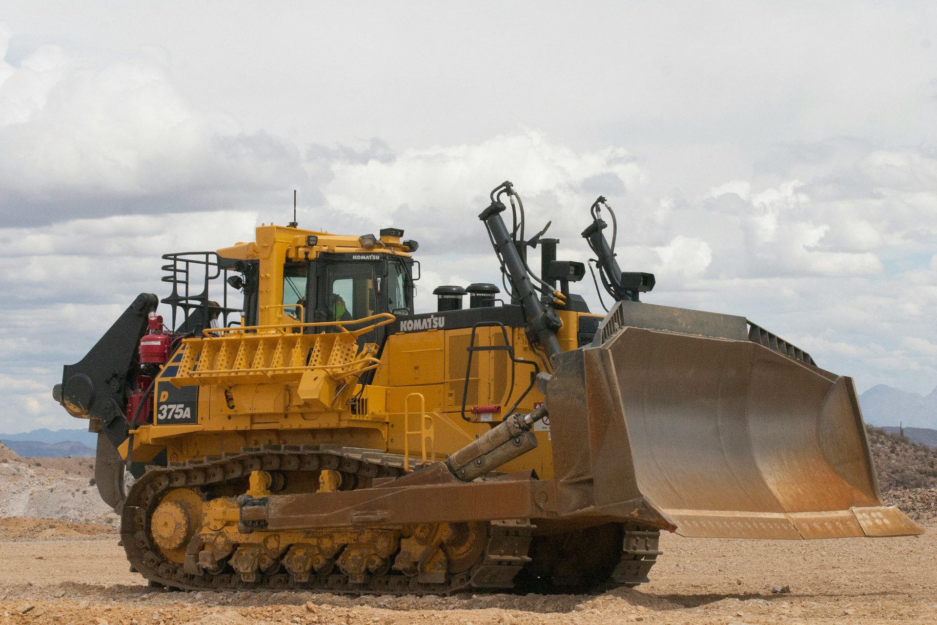 New Komatsu America D375A-8 Crawler Dozer Offers 18% Productivity 