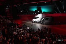 Tesla Semi Reveal Crowd Shot 6af2aee5c59deb763549bb138ce41922 nbcnews Ux 2880 1000