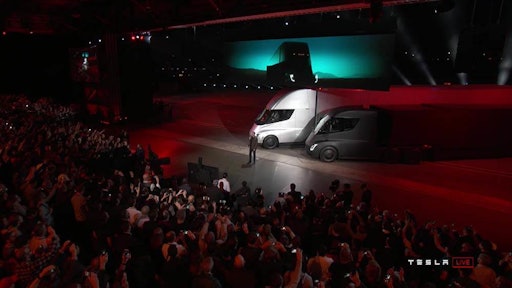 Tesla Semi Reveal Crowd Shot 6af2aee5c59deb763549bb138ce41922 nbcnews Ux 2880 1000