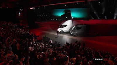 Tesla Semi Reveal Crowd Shot 6af2aee5c59deb763549bb138ce41922 nbcnews Ux 2880 1000