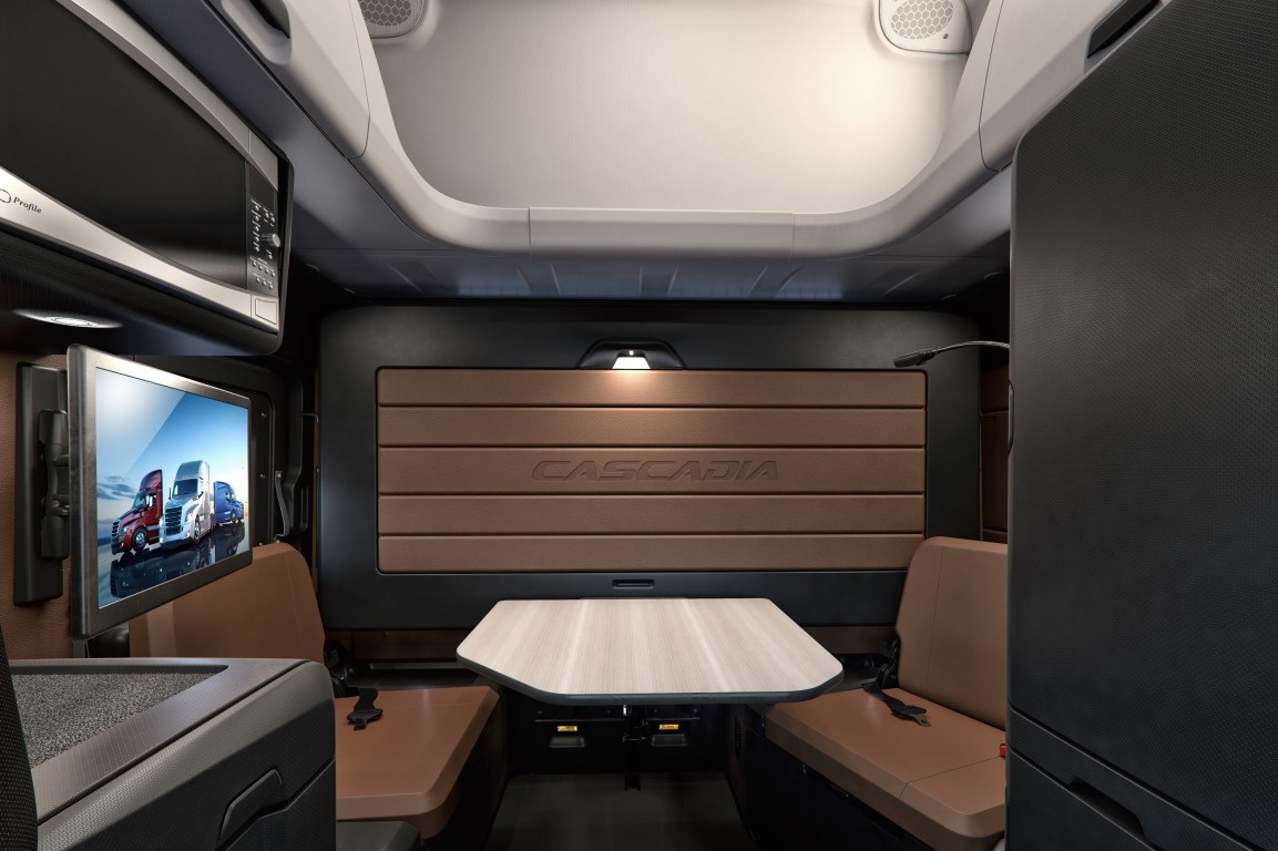 New Freightliner Cascadia Wins Prestigious Design Award Oem Off Highway 2022 Freightliner New Cascadia Interior