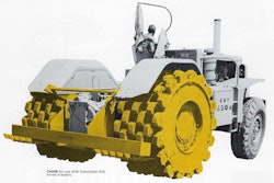 Hyster was the leading producer of compaction wheels for two-axle scraper tractors. Here, a Cat 630A is equpped with Hyster C400B padfoot wheels with cleaning bars.