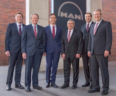 The new MAN Engines business unit management team: Dr. Ulrich Dilling (2nd from left), Executive Board Member Production & Logistics at MAN Truck & Bus AG; Dr. Matthias Schreiber (3rd from left), Head of MAN Engines and leader of the MAN Engines management team; for Strategy & Projects, Marcus Maria Ganseforth (2nd from right); Development, Werner Kübler (3rd from right); Sales, Reiner Rößner (left); as well as Controlling, Olaf Heßling (right).