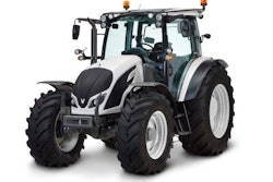 Valtra A4 Studio 1 (002)