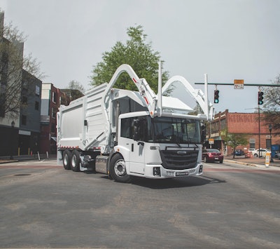 Freightliner EconicSD low cab with Heil front loader body