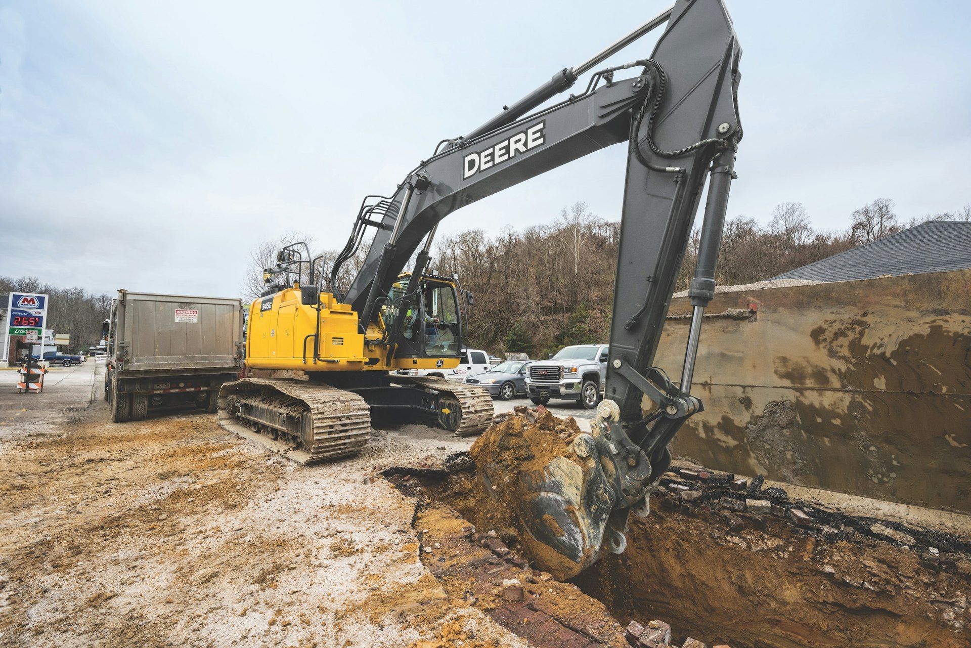 John Deere Debuts New Planting Technology & Electric Excavator