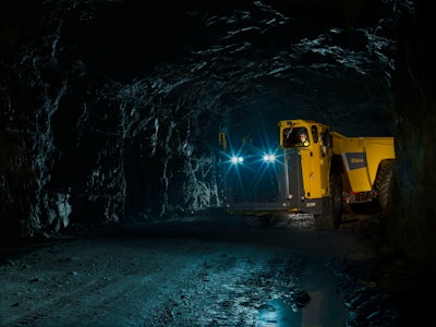 Minetruck Mt2200 Mining Comm 01