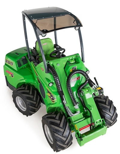 The e5 electric loader features a 6 kW motor for driving the machine and a 2 kW motor for loader boom operation as well as auxiliary hydraulics.