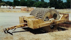 A very early Hyster D grid roller, photographed in August, 1995.