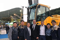 Swedish Ambassador to South Korea Jakob Hallgren (center) with union members and Volvo CE executives SM Yang, Vice President of Excavator Business Platform, (third left); President Melker Jernberg (third right); and Diana Niu, Senior Vice President of Human Resources.