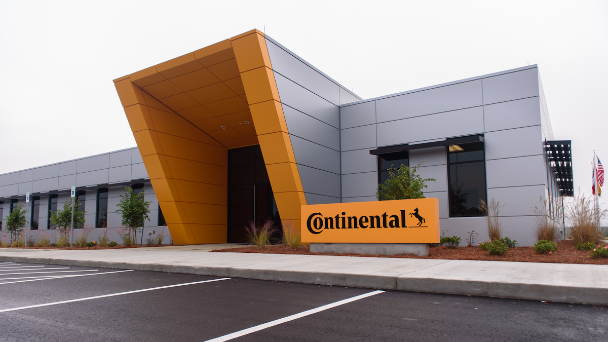 Continental Celebrates Opening of Mississippi Employee Training Center