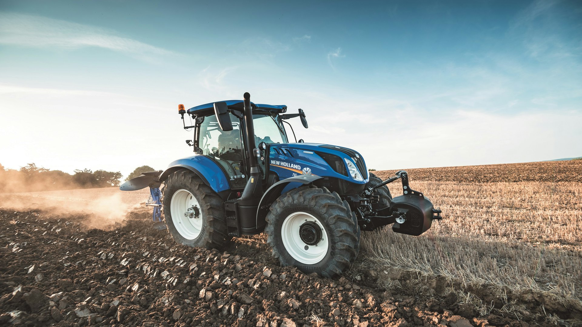 New Holland Agriculture Extends T6 Tractor Range with Two New Models