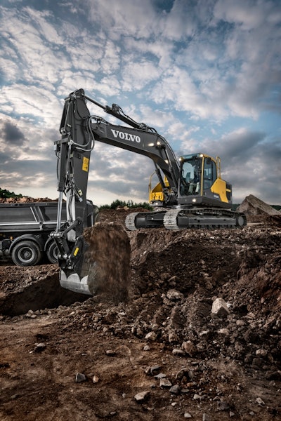 Volvo @ Bauma China Euro Iv Products At Bauma China 01