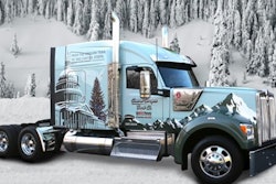 W990 Us Capitol Christmas Tree Trucklr