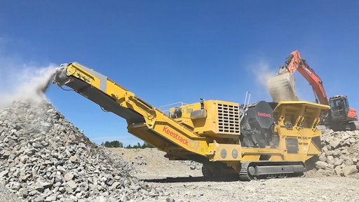 The hybrid B7e jaw crusher features a larger crusher unit (1,200 x 830 mm) and a higher maximum capacity (700 tph).