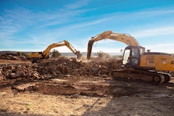Kobelco%20 Canada%20 Dealers Release%20 Photo Resized 2