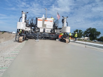 The SP 60 series from Wirtgen offers flexible solutions for high-quality concrete paving, whether inset or offset.