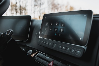 The displays in the Multimedia Cockpit show body functions and virtual switches act as supplementary controls.