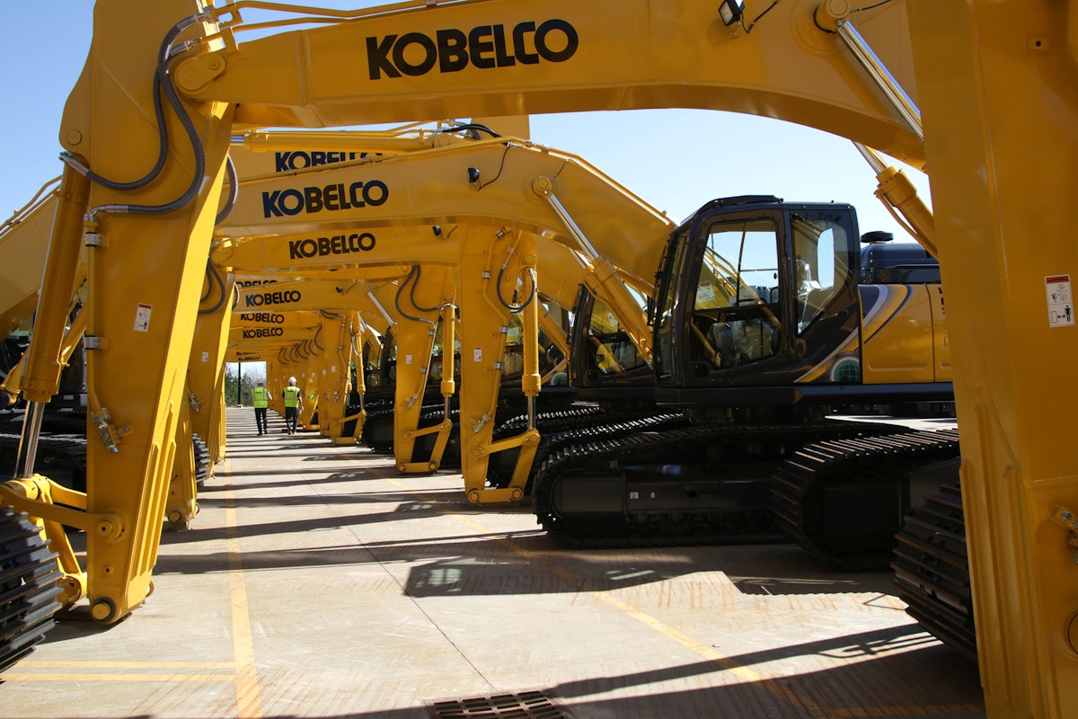 KOBELCO Celebrates Production of 1,000th Excavator at U.S.