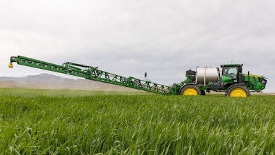 John Deere introduces its biggest sprayer yet – the 1,600-gal. capacity R4060.