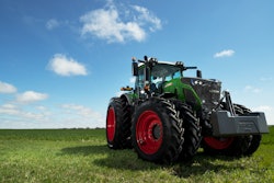 Ft19 Pv004 Jl Fendt 900 Outdoor Right 3 4