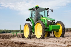 The 5115RH features tall 230/95 R40 tires that provide 28.6 in. (72.6 cm) of clearance to the center of the axle.
