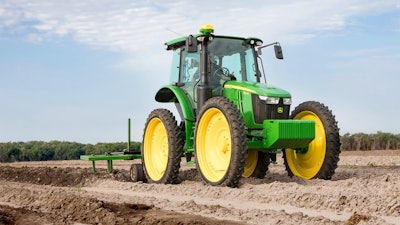 The 5115RH features tall 230/95 R40 tires that provide 28.6 in. (72.6 cm) of clearance to the center of the axle.