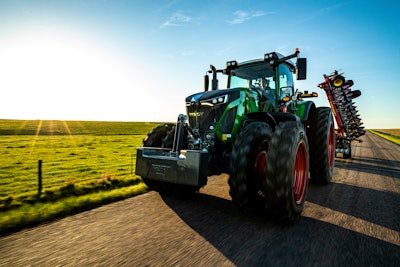 The Fendt 900 has a road speed of 31 mph (49.9 kph).