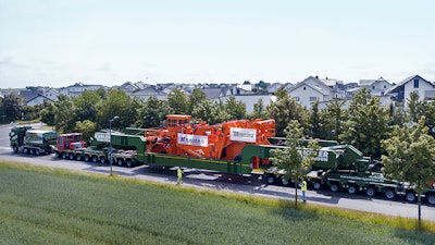 Transport of the KAMAG slab carrier from Ulm to Heilbronn.
