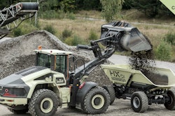 Volvo’s autonomous hauler concept machine HX1 with the electric wheel loader concept LX2.
