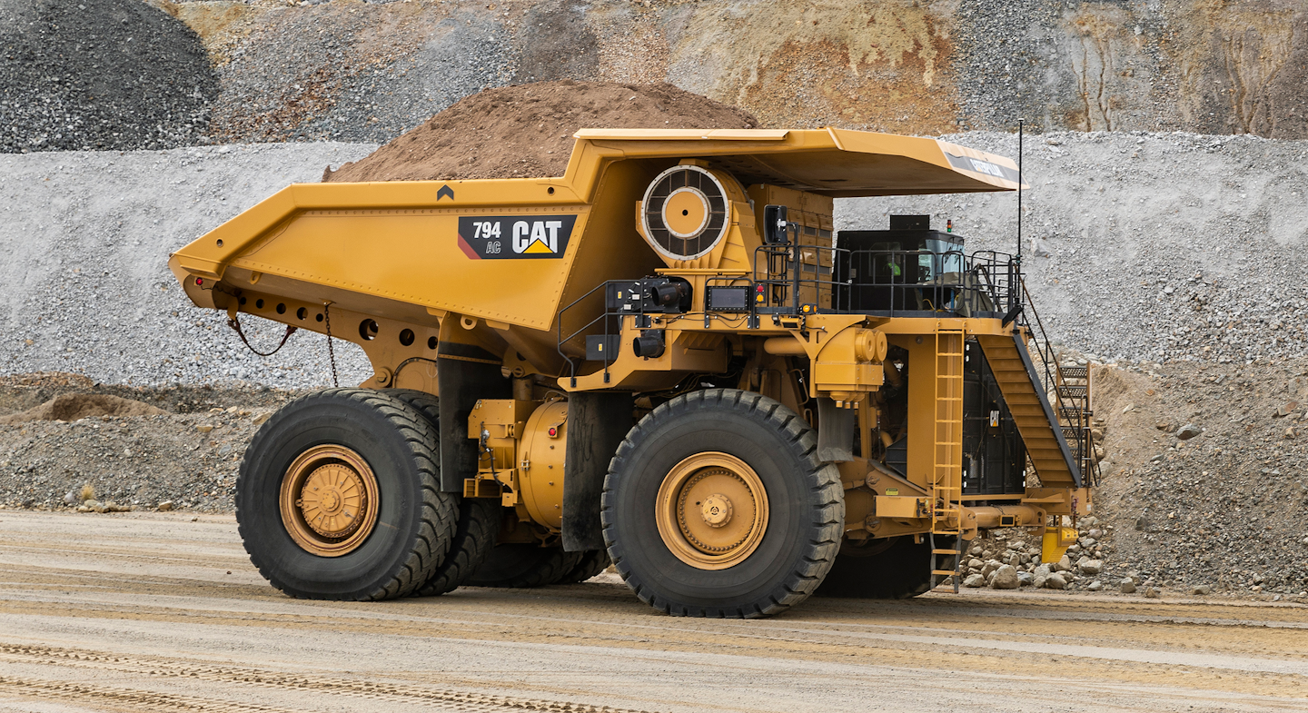 Карьерный самосвал Caterpillar 797f