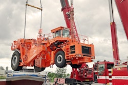Loading the KAMAG slab transporter onto the ship at Heilbronn harbor.