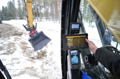 Trimble Earthworks Grade Control Platform version 1.9 provides semi-automatic boom and bucket control (learn more, 21065264).