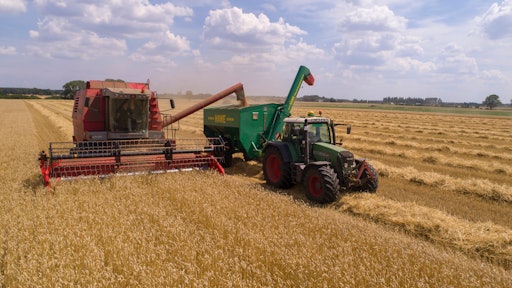 Tractorand Combinein Field X Lm Wt913 E Oc Us