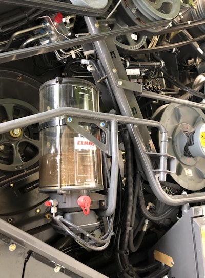 The automatic central lubrication system ensures components receive the right amount of grease as needed.