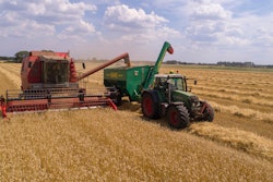 Tractorand Combinein Field X Lm Wt913 E Oc Us