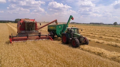 Tractorand Combinein Field X Lm Wt913 E Oc Us