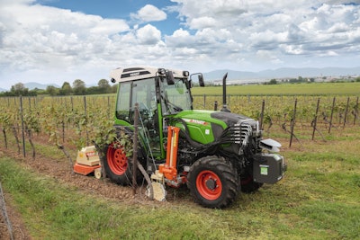 The automated vehicle and implement guidance system jointly developed by Fendt and Braun considerably increases output in wine-growing tasks.