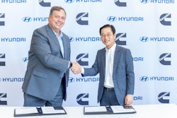 Thad Ewald, Vice President – Corporate Strategy at Cummins, and Saehoon Kim, Vice President and Head of Fuel Cell Group at Hyundai Motor Group, sign a MOU on behalf of Cummins and Hyundai to collaborate on hydrogen fuel cell technology.