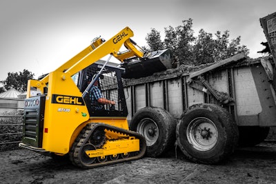 Gehl Rt135 Compact Track Loader Lifting