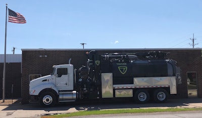 Kenworth's T440 is equipped with a TRUVAC by Vactor MFG Inc., HXX vacuum tank.