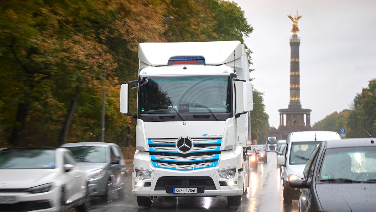 Daimler Trucks Buses Targets Co2 Neutral Fleet Of New Vehicles By 2039 Oem Off Highway