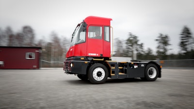 A Kalmar T2 terminal tractor will be equipped with a 107 kWh lithium-ion battery from Cummins capable of DC fast charging.