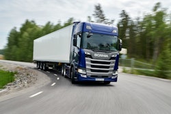 Registrations of heavy trucks recorded a year-on-year decline for the third month in a row, falling by 13.8%, reports ACEA.