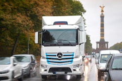 The Mercedes-Benz eActros heavy-duty truck, with a range of up to 200 km, is in intensive use by customers in Germany and Switzerland as part of the eActros “innovation fleet.'