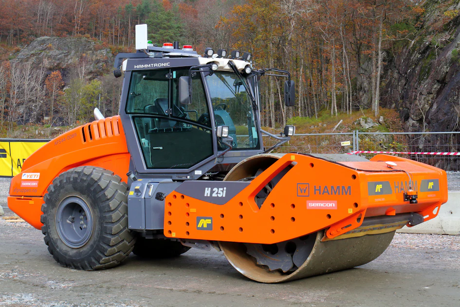 Auto Rod Compactor Autonomous Compactor Improves Road Building | OEM Off-Highway
