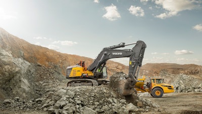 The new 950F excavator is available with various boom and arm configurations to meet individual application needs.
