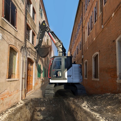 The HMK 145 LC SR excavator is designed to work in narrow spaces.