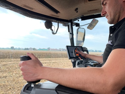 Danfoss partnered with AGCO Fendt to create an IDEALDrive joystick steering solution. With the Fendt IDEALDrive, AGCO provides an unobstructed view of the area directly in front of the combine harvester, and all steering column functions are integrated in the new design.