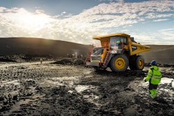 A double V-shaped body increases stability for the R100E rigid hauler.